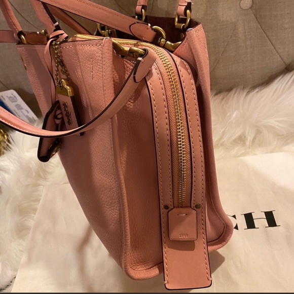 SOLD Coach Rogue 1941 - Picture 6 of 13